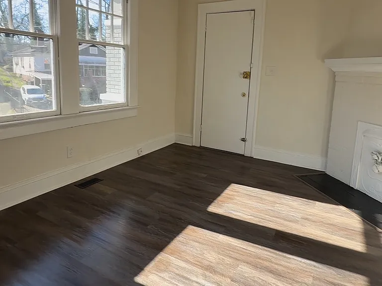 2051 Louise Pl NW — Photo 8