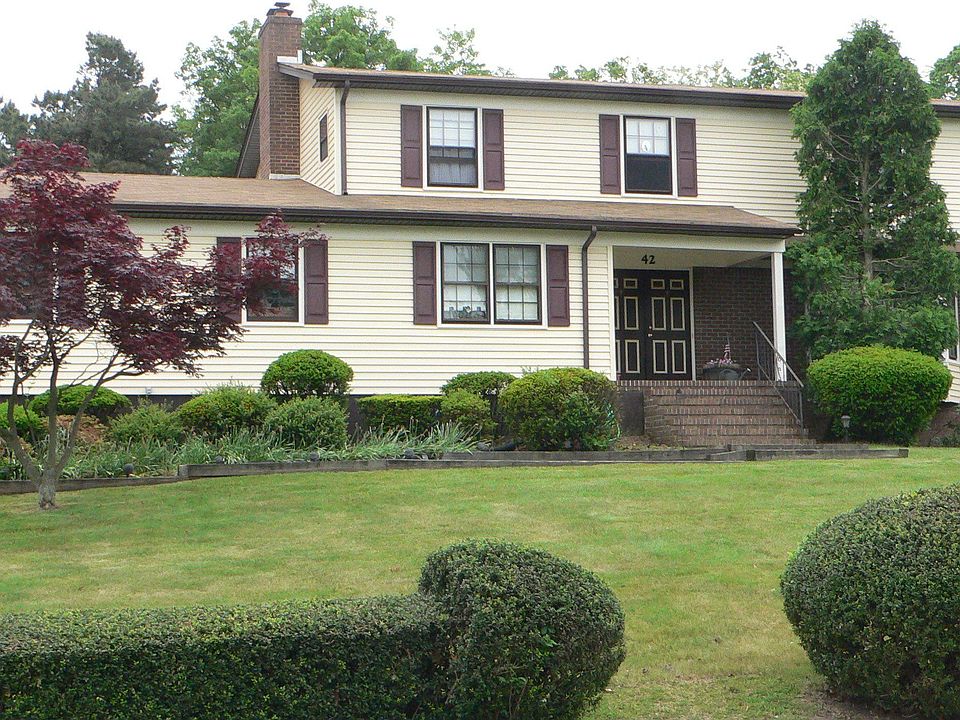 5 Bedroom Wayside Colonial