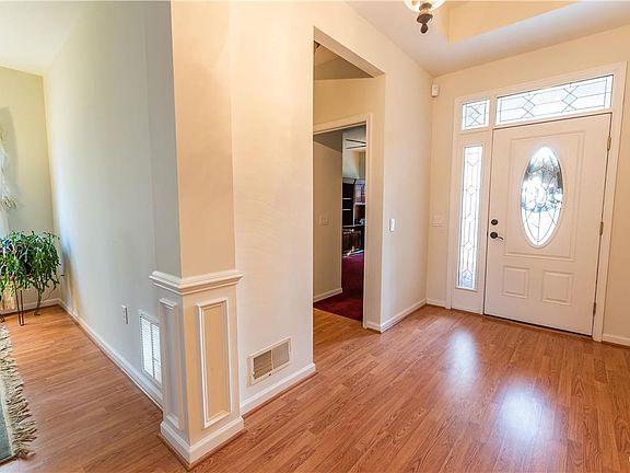 4th image of 104 Moor Dr