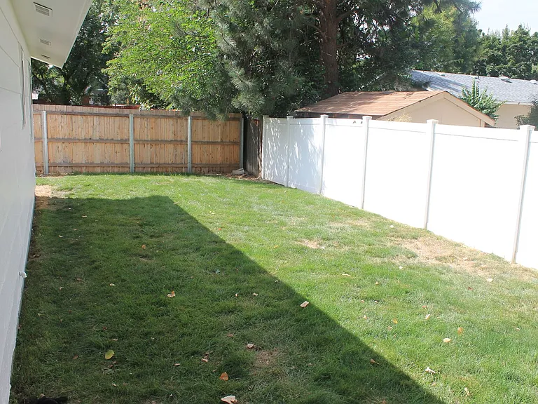 2093 S Manitou Ave — Photo 14