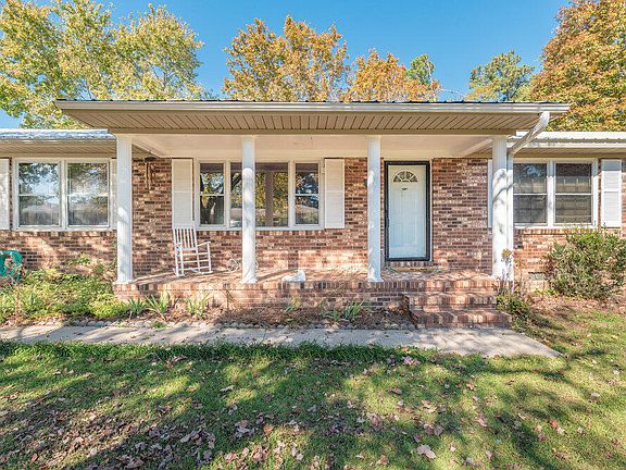 5th image of 410 Heathwood Dr
