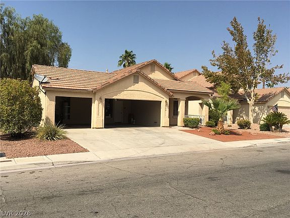 2nd image of 824 Sparkle Ray Ave