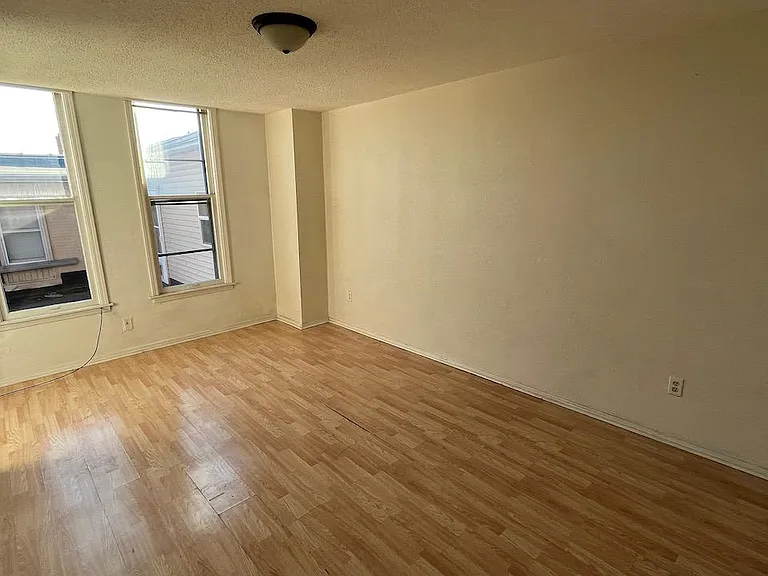 2137 White St — Photo 3