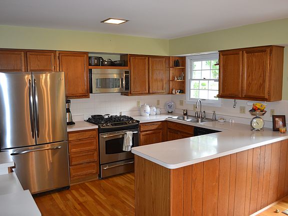 3rd image of 801 Wooster Pike