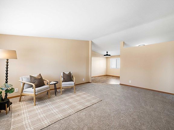 3rd image of 84 Ridgecliff Dr