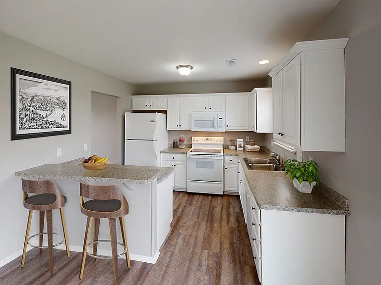 Owens Lake Commons Apartments & Townhomes — Photo 73