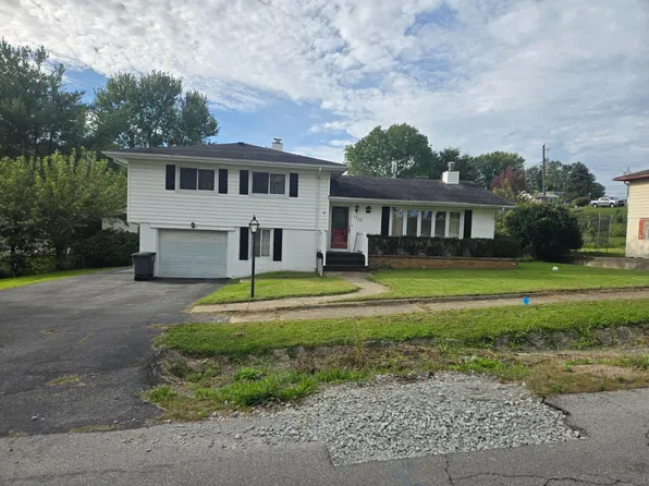 1523 W Memorial Dr, Connersville, IN 47331