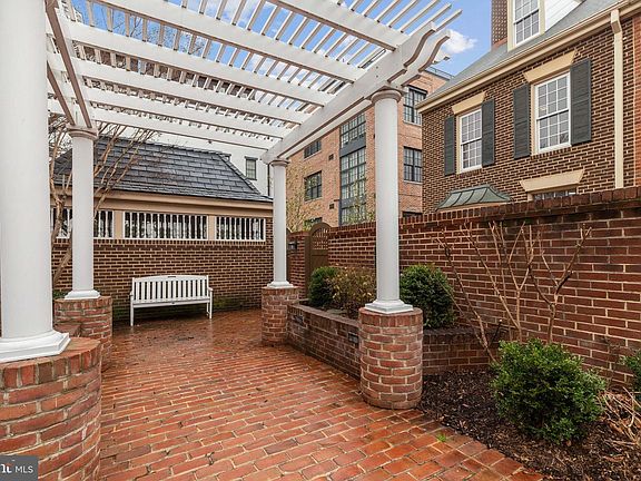 2nd image of 574 N Saint Asaph St #574