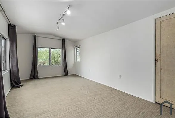 1030 E Polk St — Photo 24