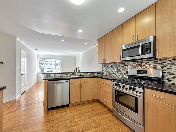 5th image of 134 28th St #3