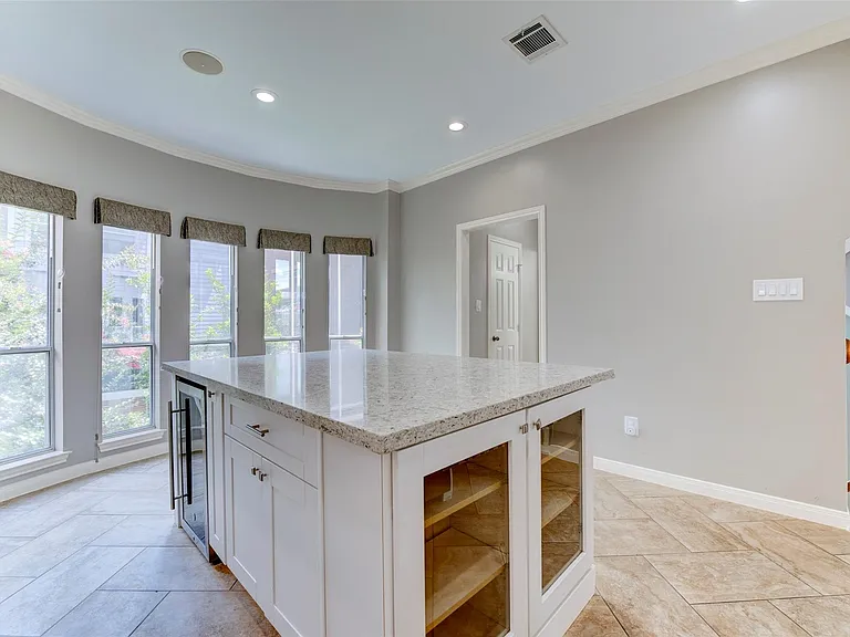 34 Waugh Dr #D — Photo 17