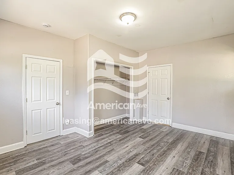422673_010_bedroom_9.jpg