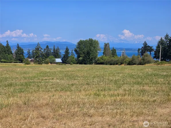 2020 Strawberry Point Road, Oak Harbor, WA 98277