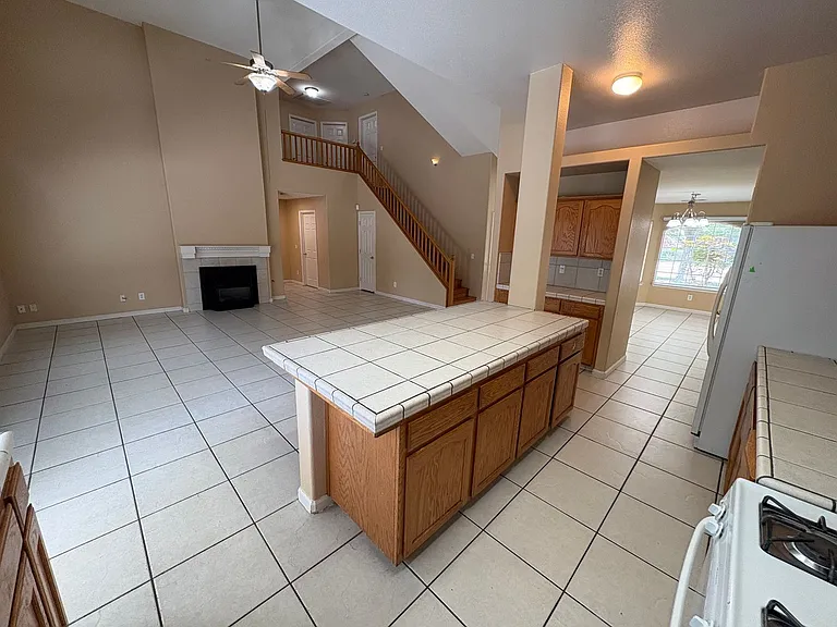 703 W Russell Ave — Photo 24