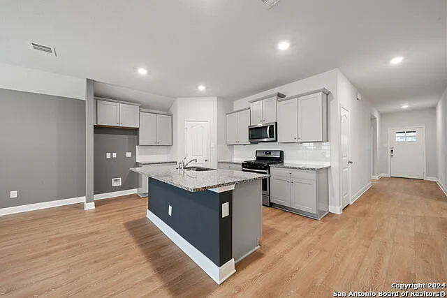4 bed, 1796 sqft, $1,950 — Photo 3