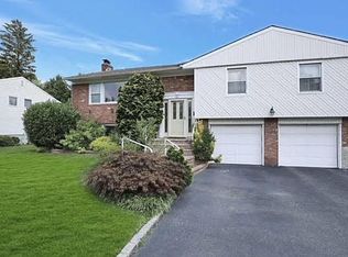 261 Gramercy Dr, Jericho, NY 11753