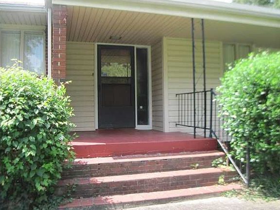 3rd image of 861 Belvoir Crest Dr