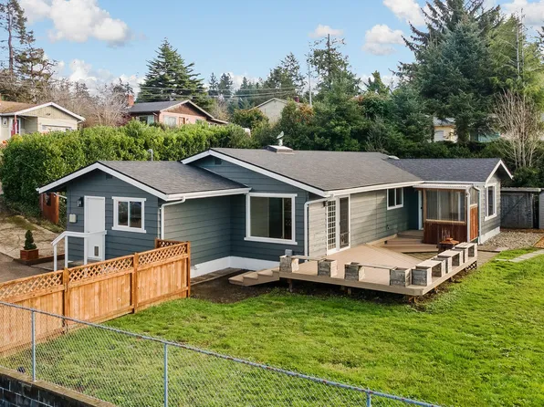 315 Harbor View Dr, Coos Bay, OR 97420