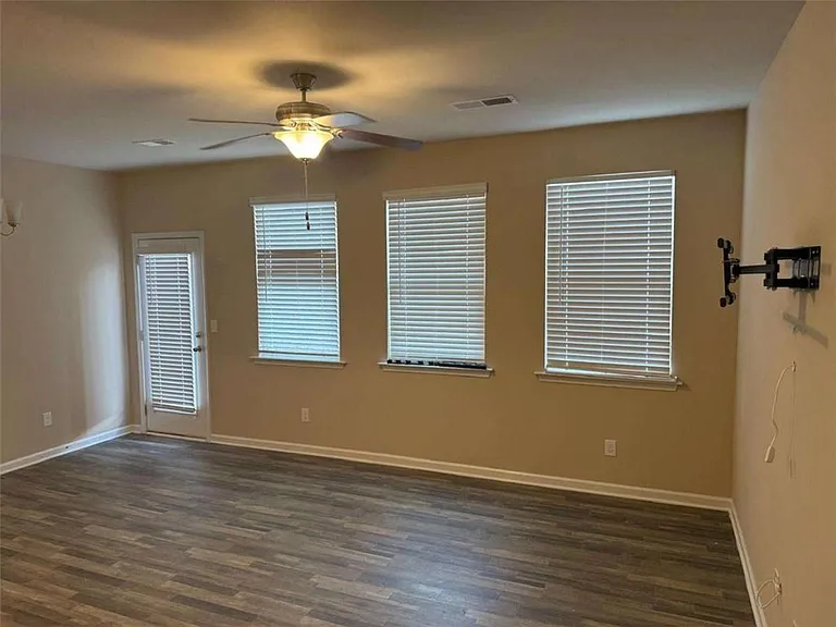 2824 Hillside Way — Photo 2
