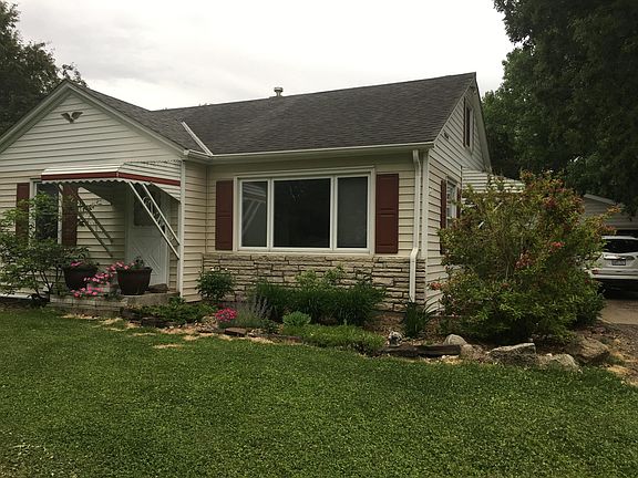3rd image of 618 Cottonwood Ln N