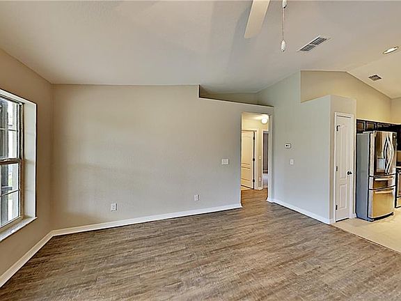 5th image of 450 Peter Pan Blvd