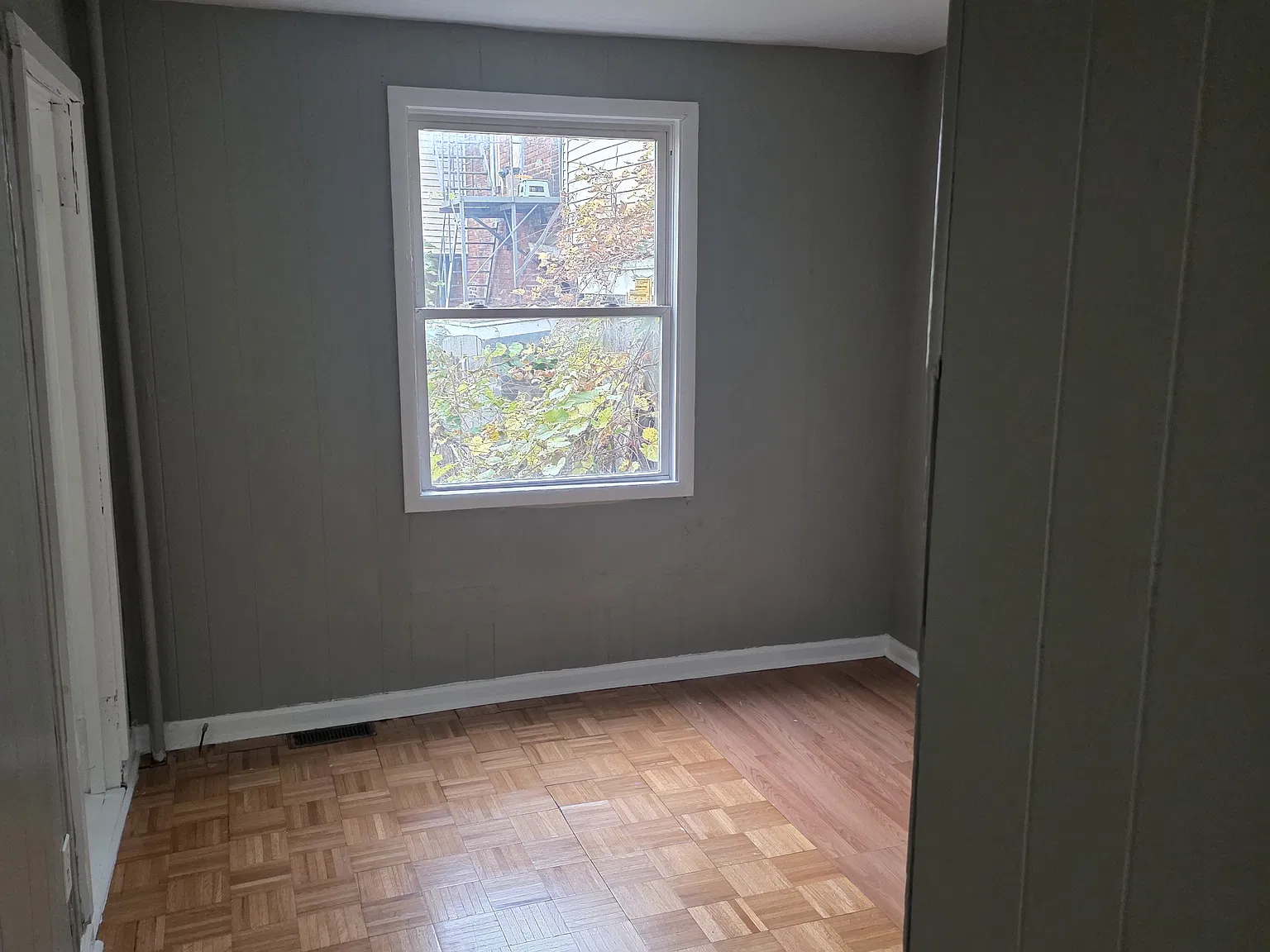 411 James St — Photo 2