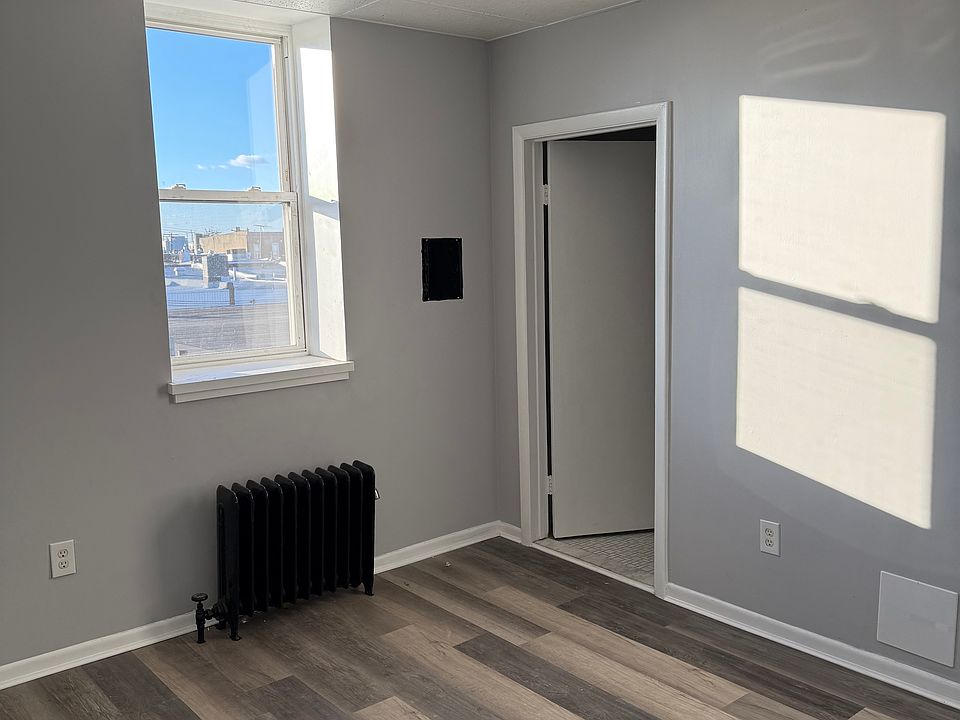 Available 3rd floor one bedroom