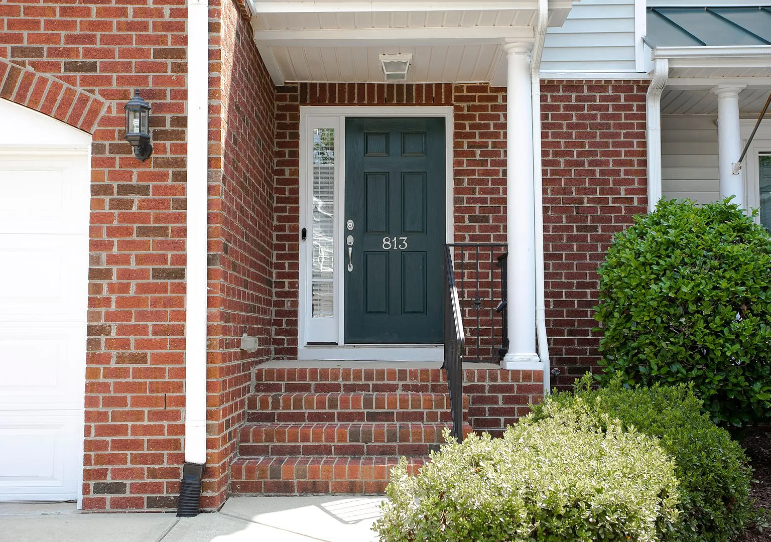 Beautiful 3 Bedroom/ 2.5 Bath Townhome in Northern Durham! Available Now! — Photo 2
