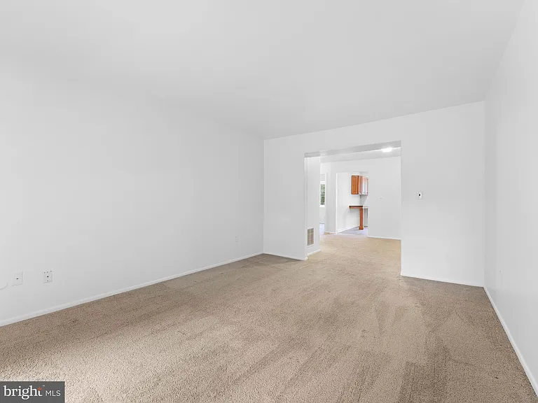 1809 Silver Ct — Photo 11