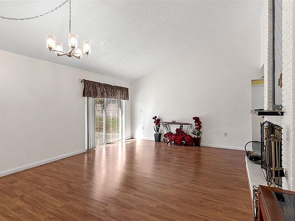 4th image of 3857 Dovehollow Dr
