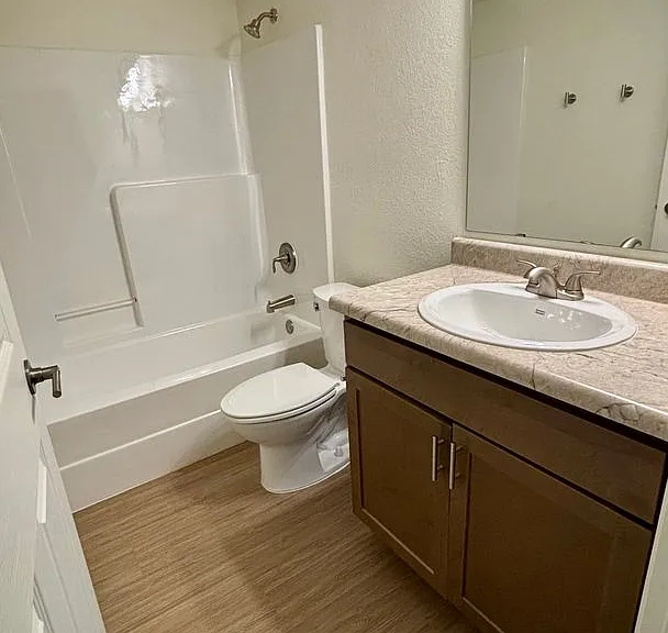 Cottonwood Creek Apartments — Photo 22