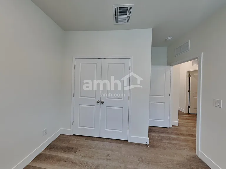 870 English Primrose St — Photo 15