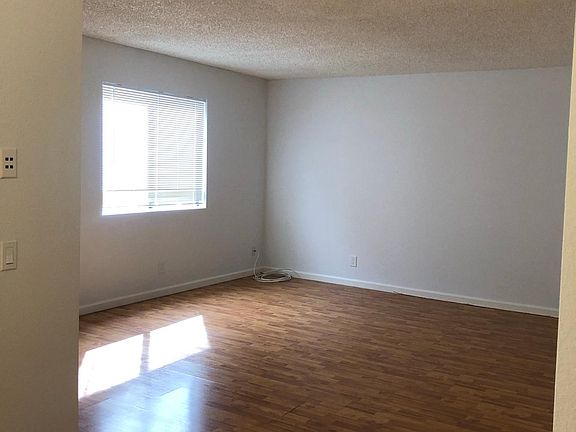 5th image of 1221 Huntington Dr APT E