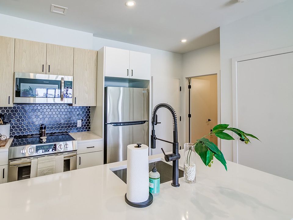 1st image of 70 Baldwin St #305