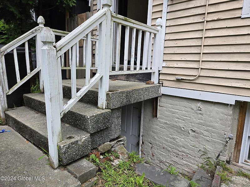 2nd image of 201 Catherine Street