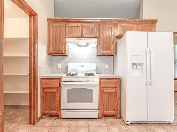 5th image of 1704 Jordan Dr