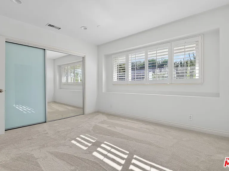 4186 Regal Oak Dr — Photo 24