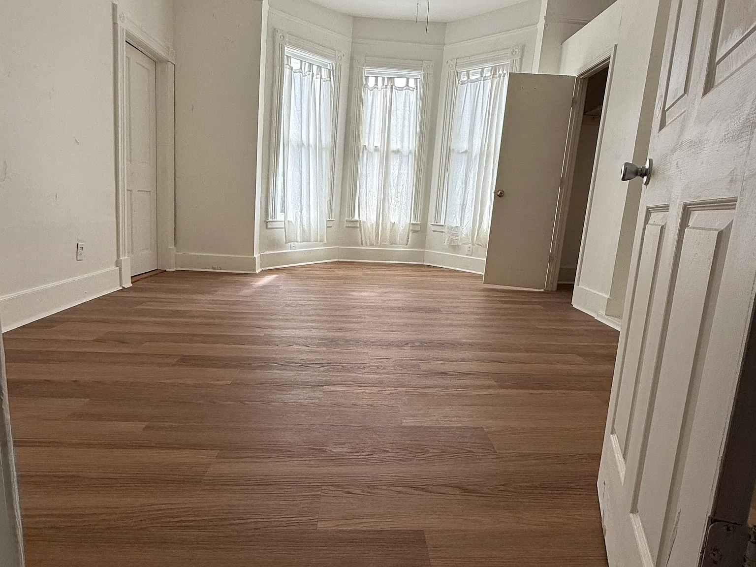 320 W Hall St — Photo 1