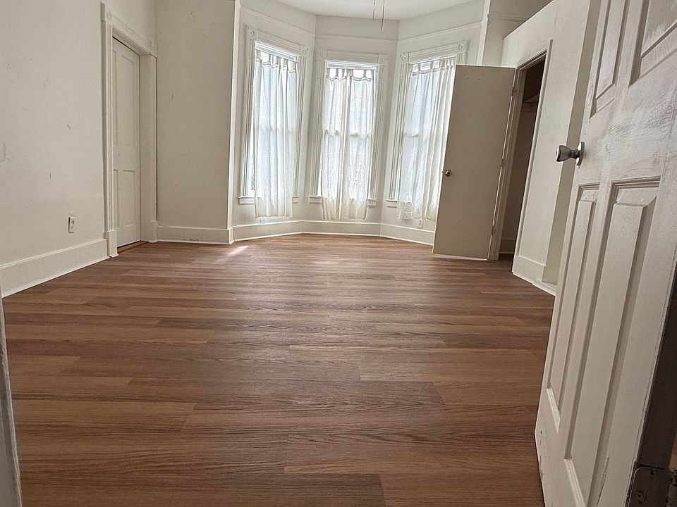 1st image of 320 W Hall St #B