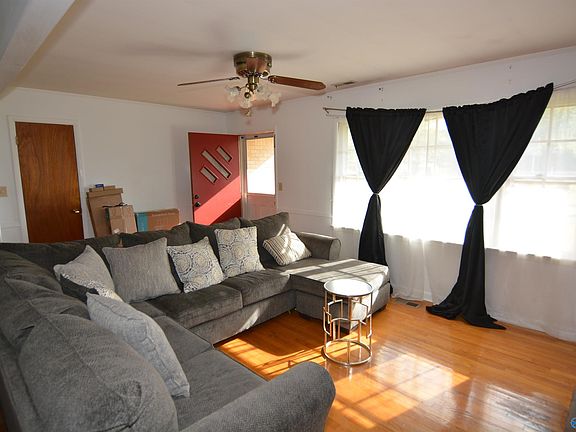 4th image of 3609 Purdy Dr NW