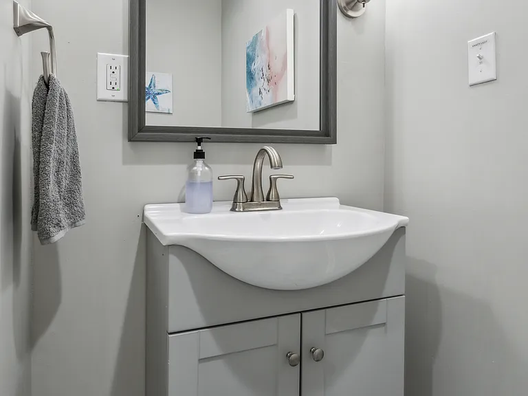 8 Findley St — Photo 31