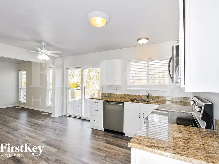 209 Royallsprings Pkwy — Photo 6