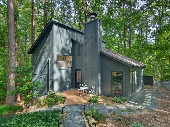 207 Holly Rdg, Chapel Hill, NC 27516