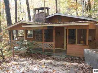825 Clabo Loop, Gatlinburg, TN 37738