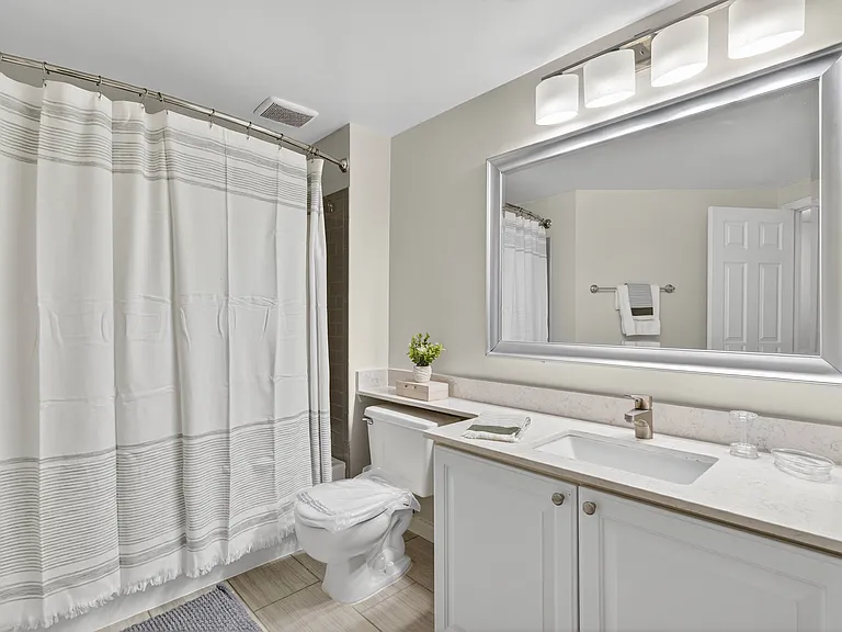 The Saratoga Apartments — Photo 13
