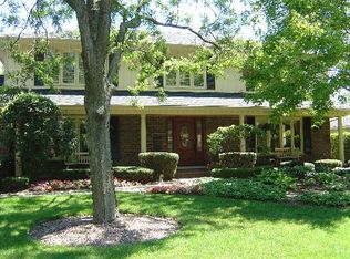 19 Sharron Ct, Hinsdale, IL 60521