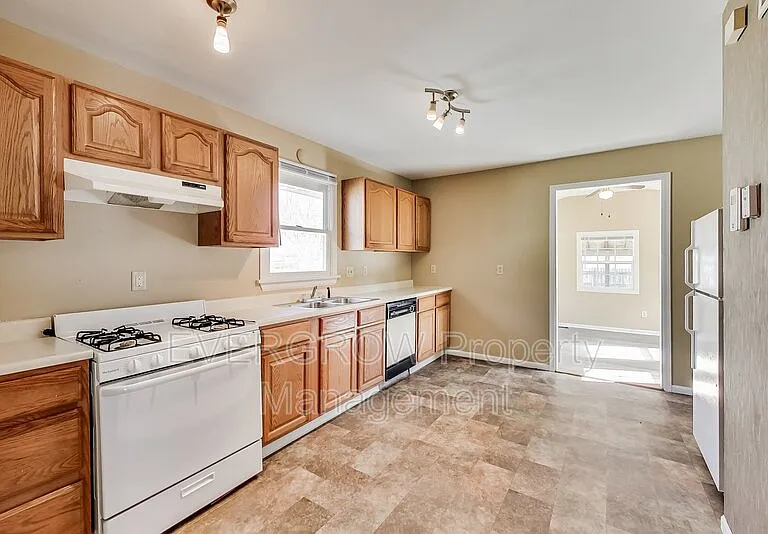 1417 N Denny St — Photo 12