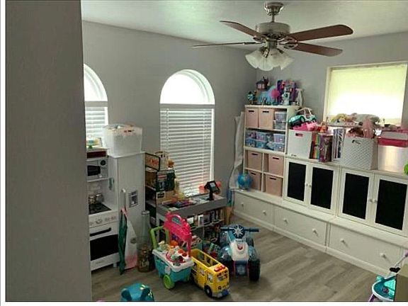 3rd image of 2105 N Woodlawn Ave