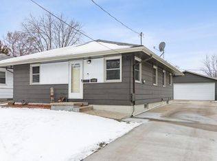 2102 E 24th St, Des Moines, IA 50317