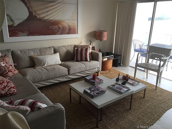 4th image of 100 Bayview Dr APT 211